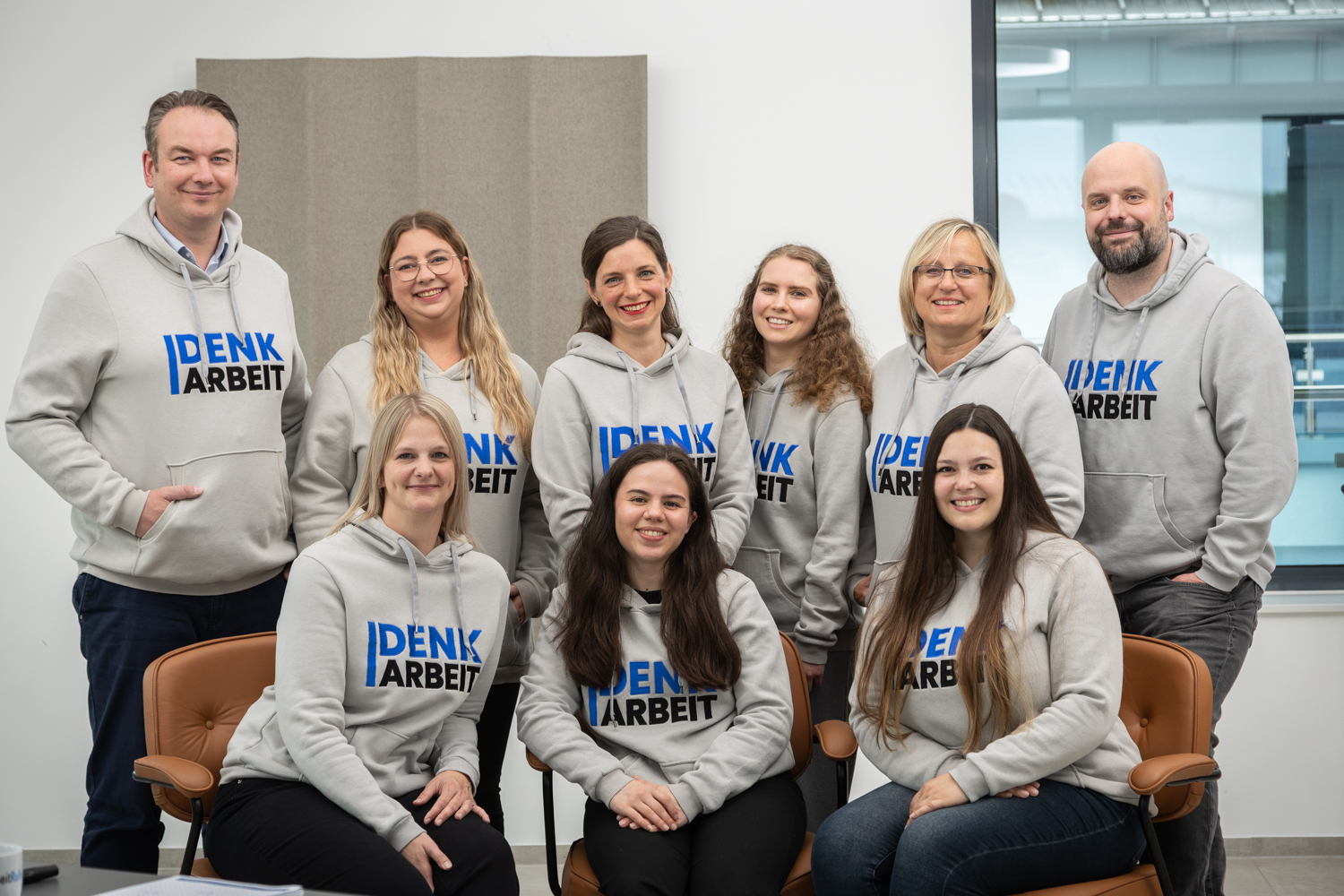 Gemeinsames Teamfoto der DenkArbeit